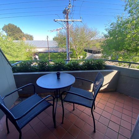 Adelaide Inn Экстерьер фото