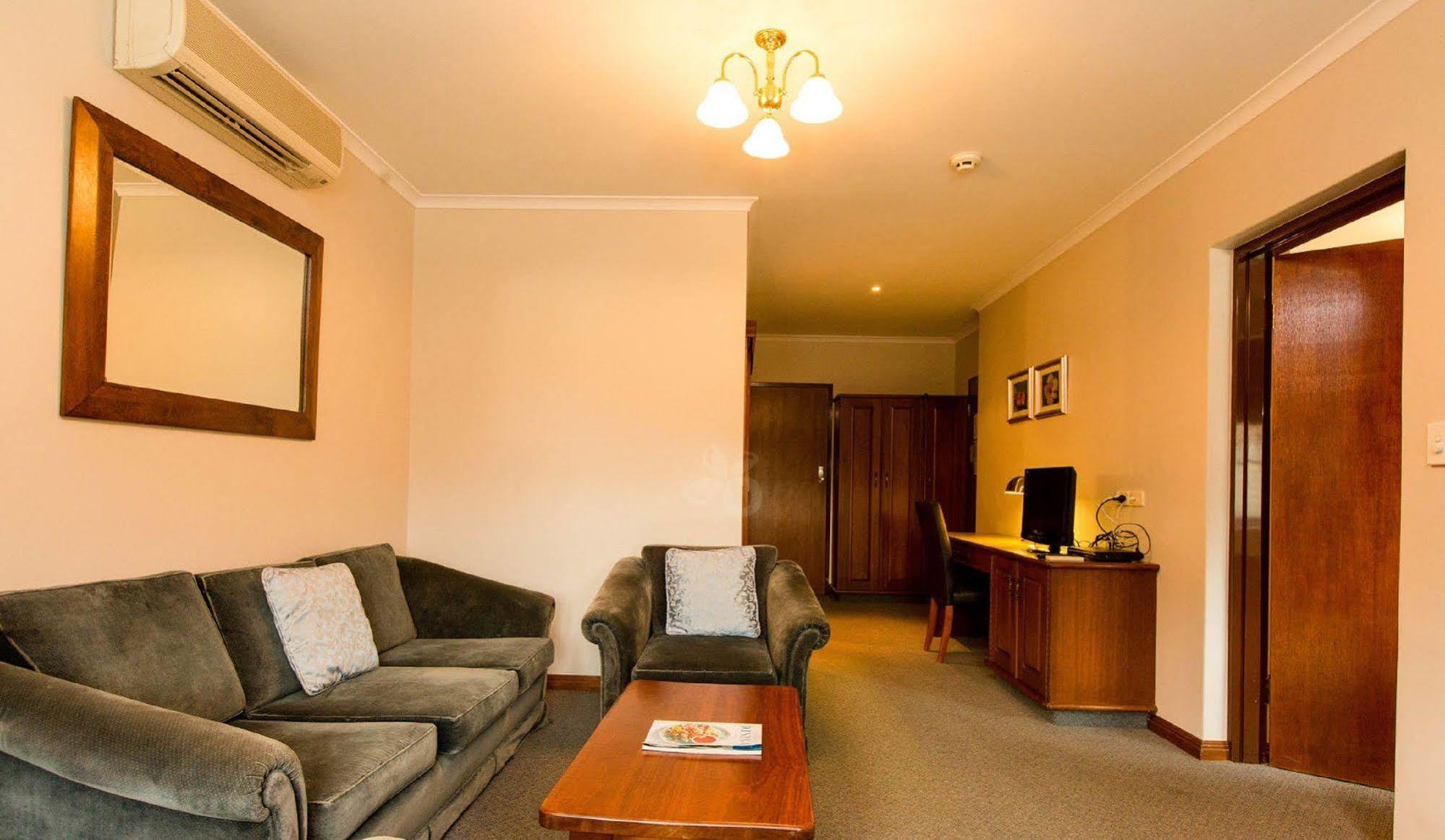 Adelaide Inn Экстерьер фото